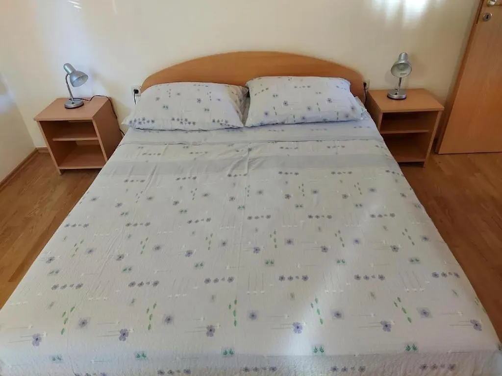 Apartments Taja Traù